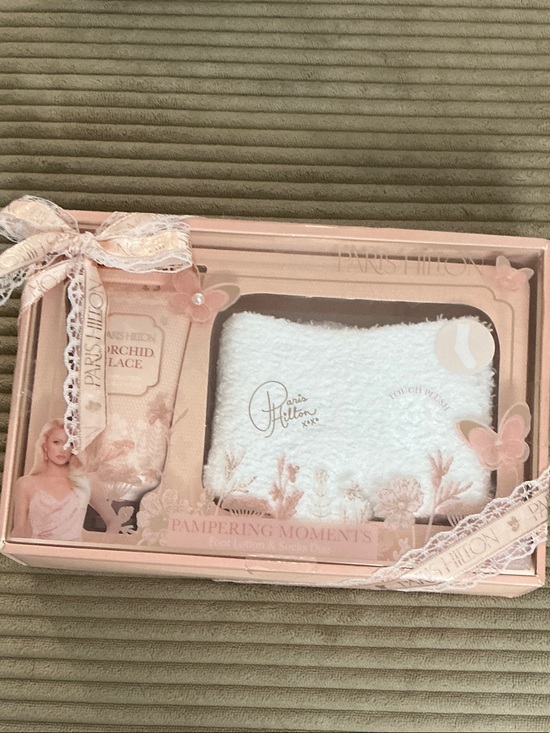 Paris Hilton Other - Paris Hilton Orchid Lace Foot & Body Spa Gift Set - Soft Pink & White